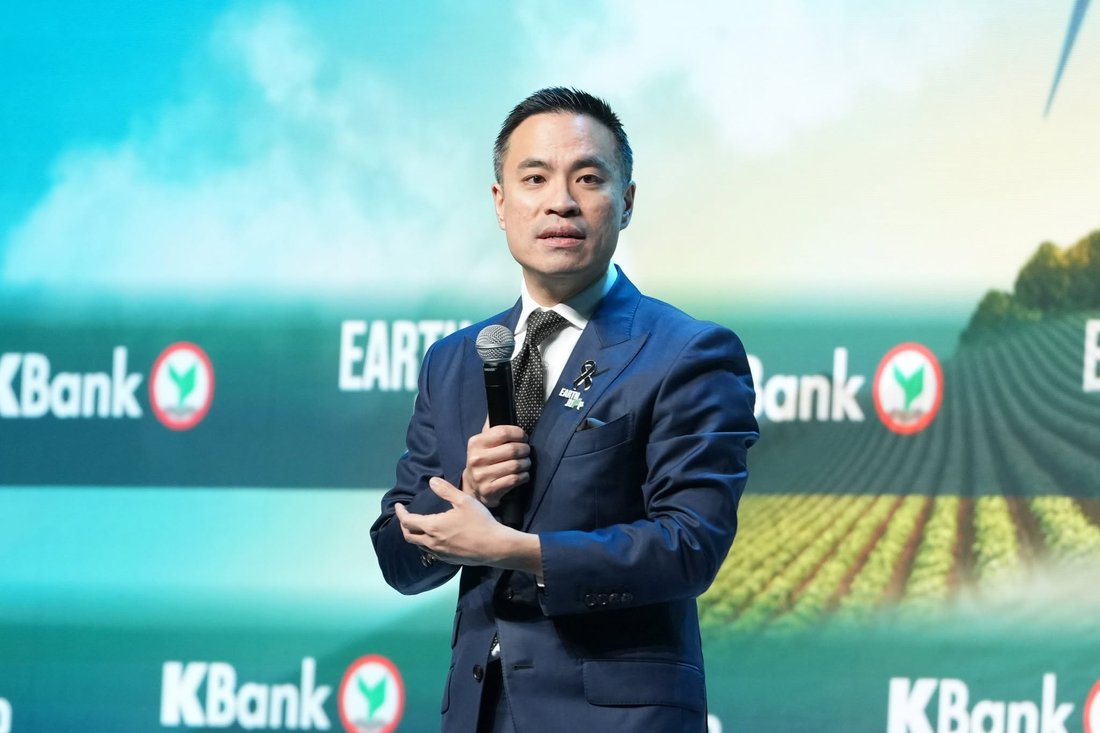 นายเอกนัฏ พร้อมพันธุ์ กล่าวแสดงวิสัยทัศน์บนเวที Earth Jump 2026