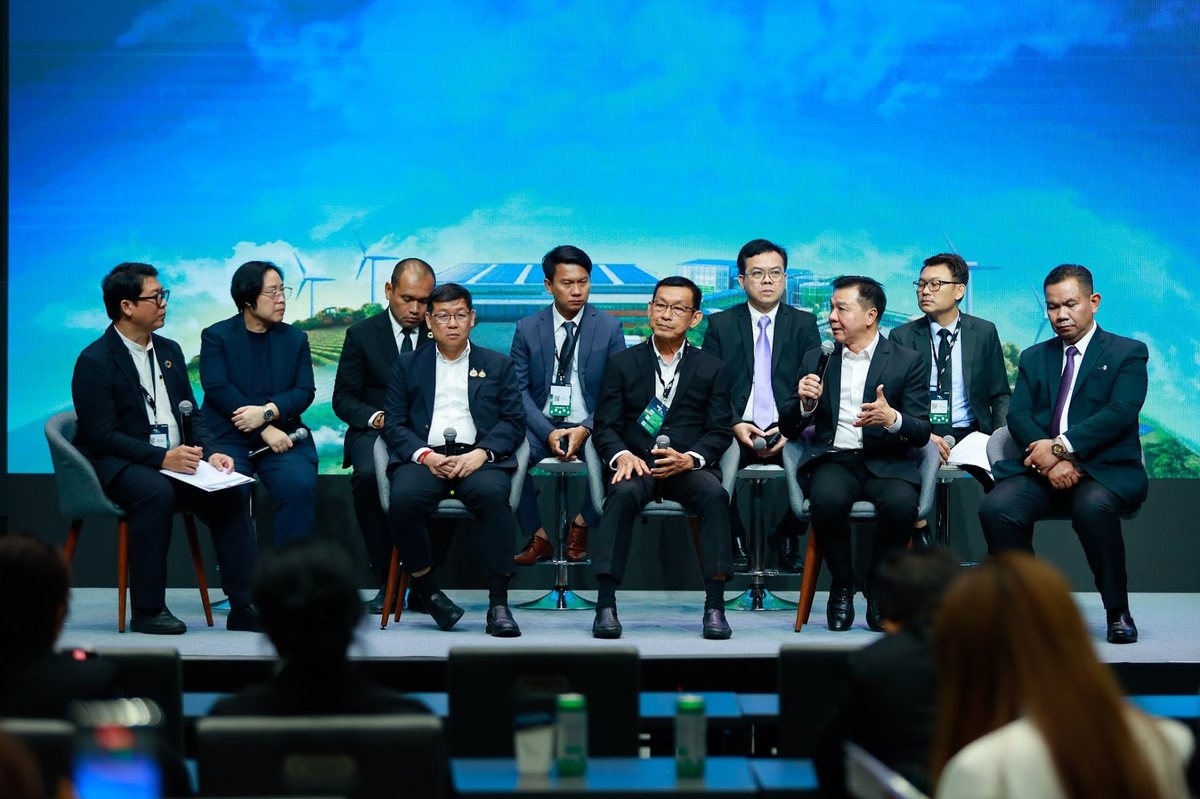 เวทีเสวนาเสียงจากท้องถิ่น 11 เทศบาล Earth Jump 2026